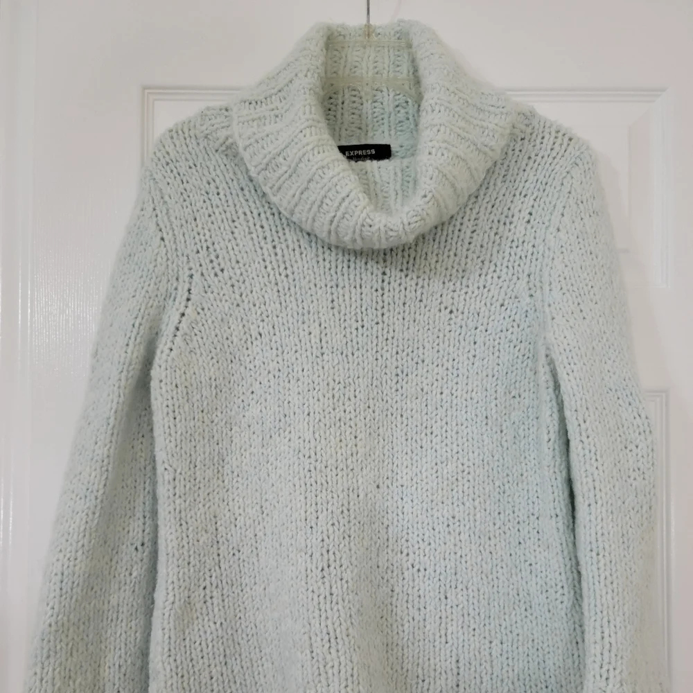 Express Handnit Sweater - Picture 4 of 10